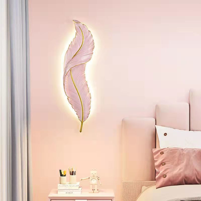 Artwork Feather Wall Light, Creative Resin Wall Lamp Décor, Indoor Living room Light, 90H x 18 W cm.